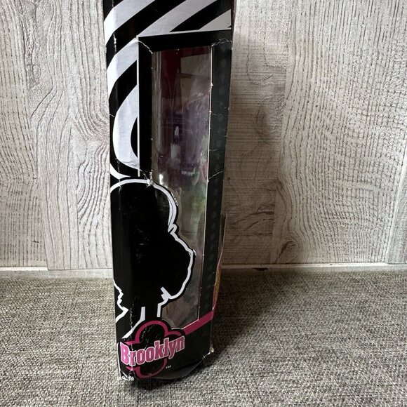 Off The Hook MILA 4" Doll Spring Dance with Mix and Match Surprise Fashions - Picture 2 of 6